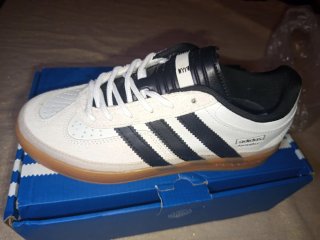 Zapatillas Adidas Blancas y Negras