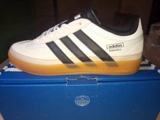 Zapatillas Adidas Blancas y Negras