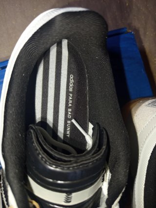 Zapatillas Adidas Blancas y Negras