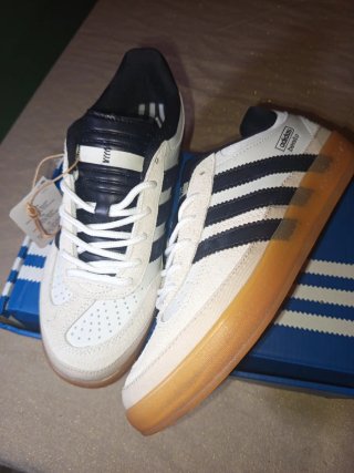 Zapatillas Adidas Blancas y Negras
