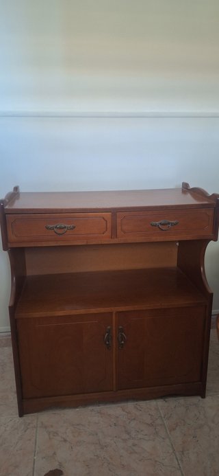 Mesa auxiliar o TV de madera