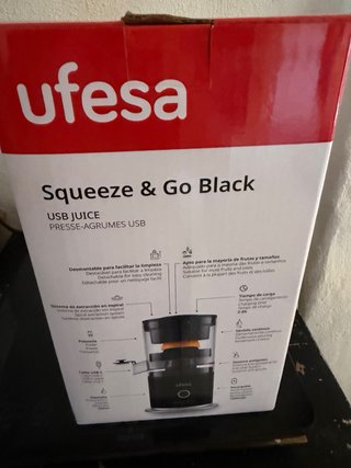 Exprimidor Ufesa Squeeze & Go USB Negro