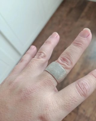 Brazalete y anillo texturizado plata