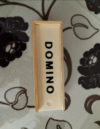 Caja de dominó de madera