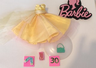 Set di abbigliamento e accessori per Barbie Curvy