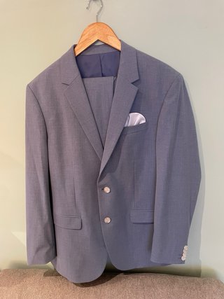 Traje de boda gris azulado