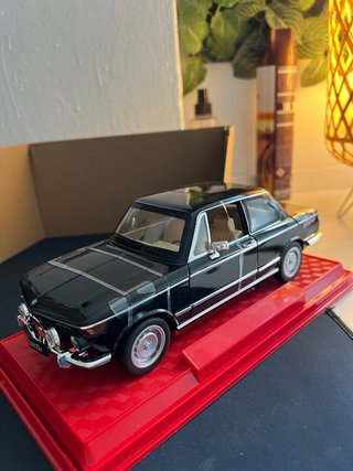 BMW 2002tii 1:18 Nuevo