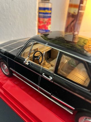 BMW 2002tii 1:18 Nuevo