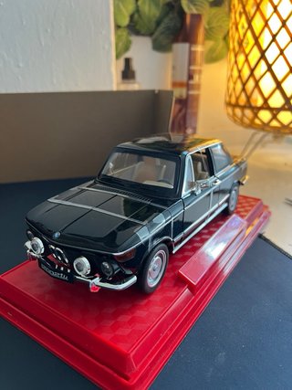 BMW 2002tii 1:18 Nuevo