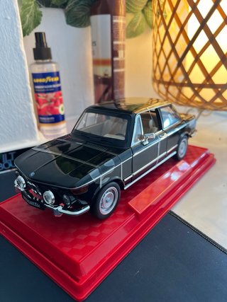 BMW 2002tii 1:18 Nuevo
