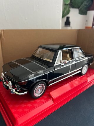 BMW 2002tii 1:18 Nuevo
