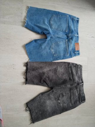Pantalones vaqueros cortos desgastados