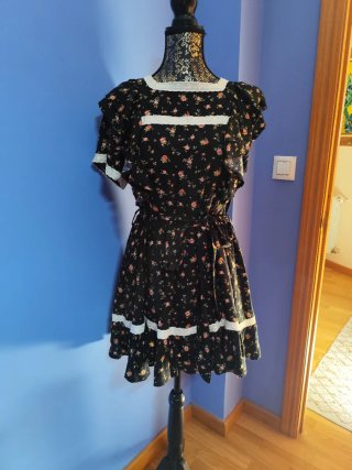 Vestido floral negro talla M