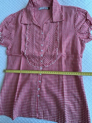 Blusa cuadros rojos y blancos INSIDE