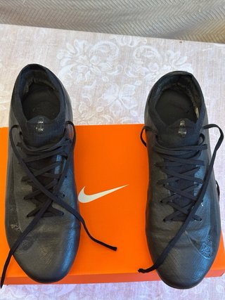 Botas de fútbol Nike negras