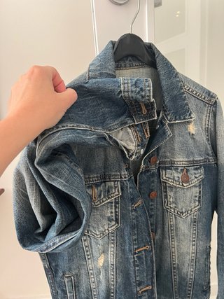 Chaqueta vaquera desgastada