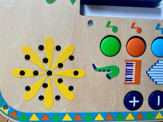 Piano Djeco de madera con diseño infantil
