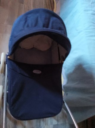 Carrito de bebé de juguete