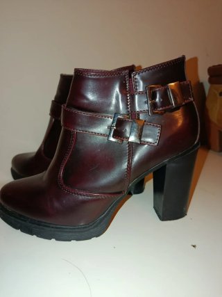 Botines tacón alto burdeos