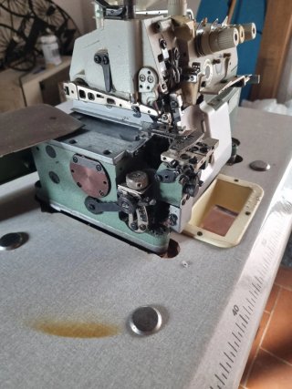 Máquina de coser industrial