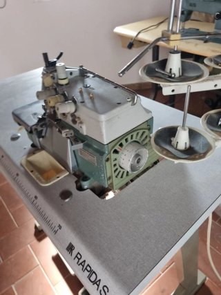 Máquina de coser industrial