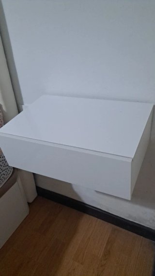 Mesita de noche flotante blanca, se vende las 2