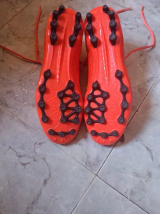 Scarpe da calcio rosse