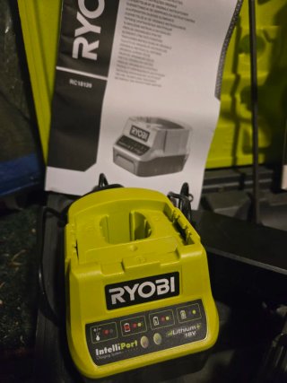 Taladro RYOBI a batería + 2 baterías