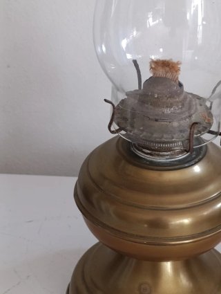 Lampada a olio antica in ottone