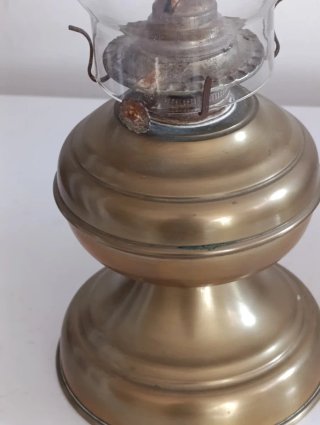 Lampada a olio antica in ottone