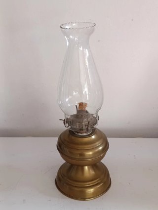 Lampada a olio antica in ottone