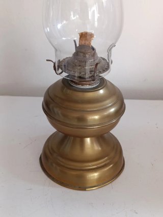 Lampada a olio antica in ottone