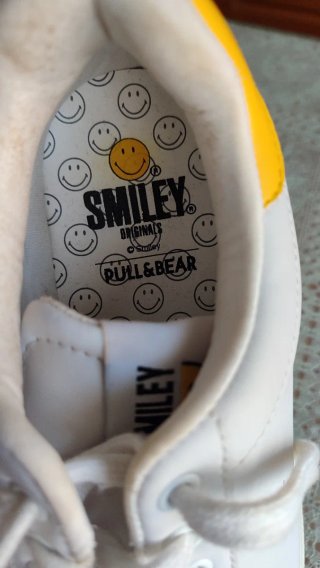 Zapatillas deportivas Smiley blancas y amarillas T