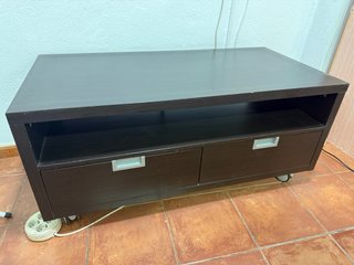 Mueble TV marrón y blanco