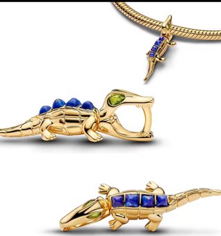 Charm Cocodrilo Dorado con Piedras Azules