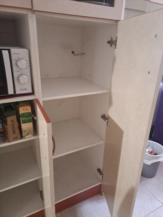 Mueble de cocina beige y multicolor