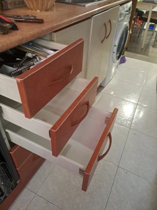 Mueble de cocina beige y multicolor