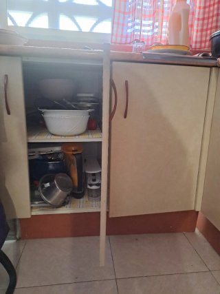 Mueble de cocina beige y multicolor