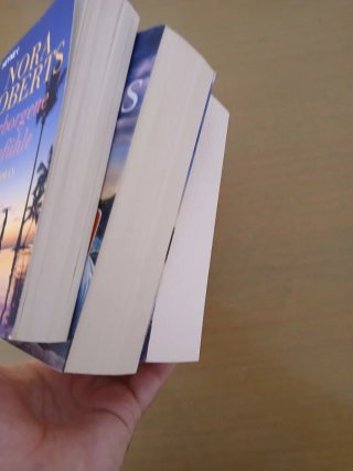 Tres novelas de la autora Nora Roberts en alemán.
