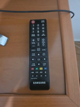 Televisor Samsung Negro y Marrón