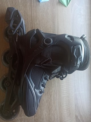 Patines en línea negros en muy buen estado.No envi