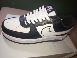 Zapatillas Nike Air Force 1 Negras y Blancas