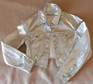 Chaqueta corta plateada Zara
