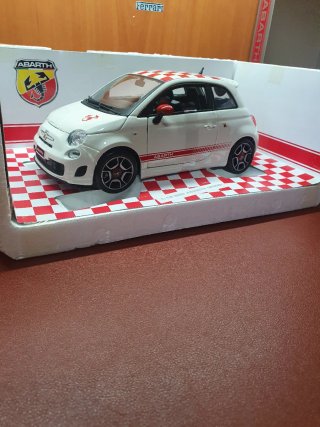 Fiat 500 Abarth Bburago scala da 1/18