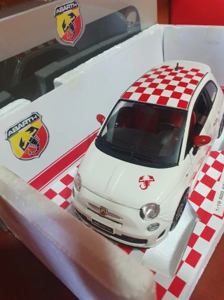Fiat 500 Abarth Bburago scala da 1/18