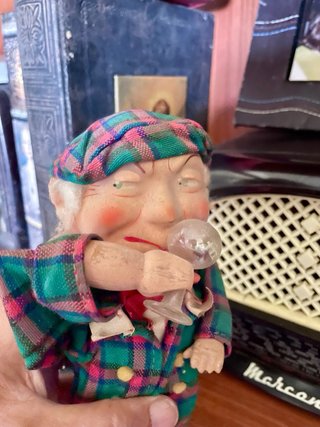 Antiguo muñeco de presión  escocés bebedor