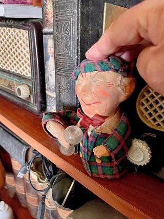 Antiguo muñeco de presión  escocés bebedor