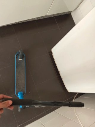 Patín de freestyle azul y negro