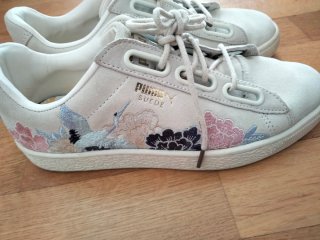 Sneakers Puma Suede ricamate da donna
