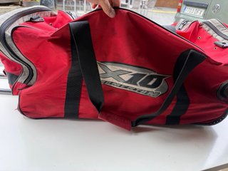 Maleta de hockey Sherwood roja